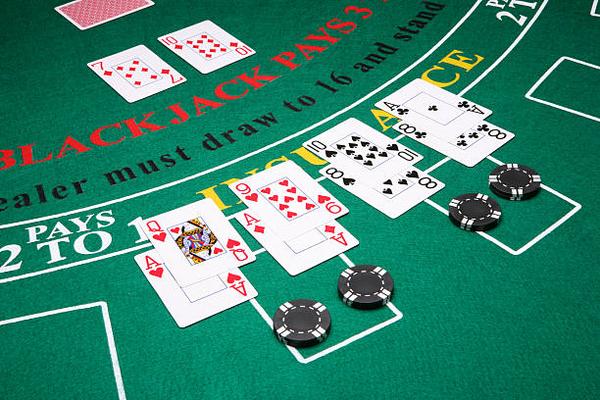 Understanding Blackjack Features Across casino trực tuyến uy tín Platforms